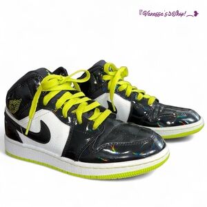 Nike Air Jordan 1 Mid Black Cyber Mystic Green!